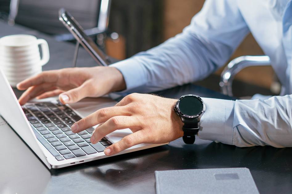 Finance blogger analyzing marketing automation dashboards