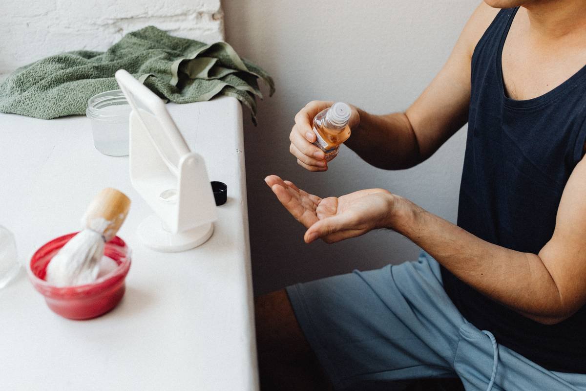 The Folding Beard Comb: Your Pocket-Sized Secret to a Flawless Beard (Without the Frayed Ends)