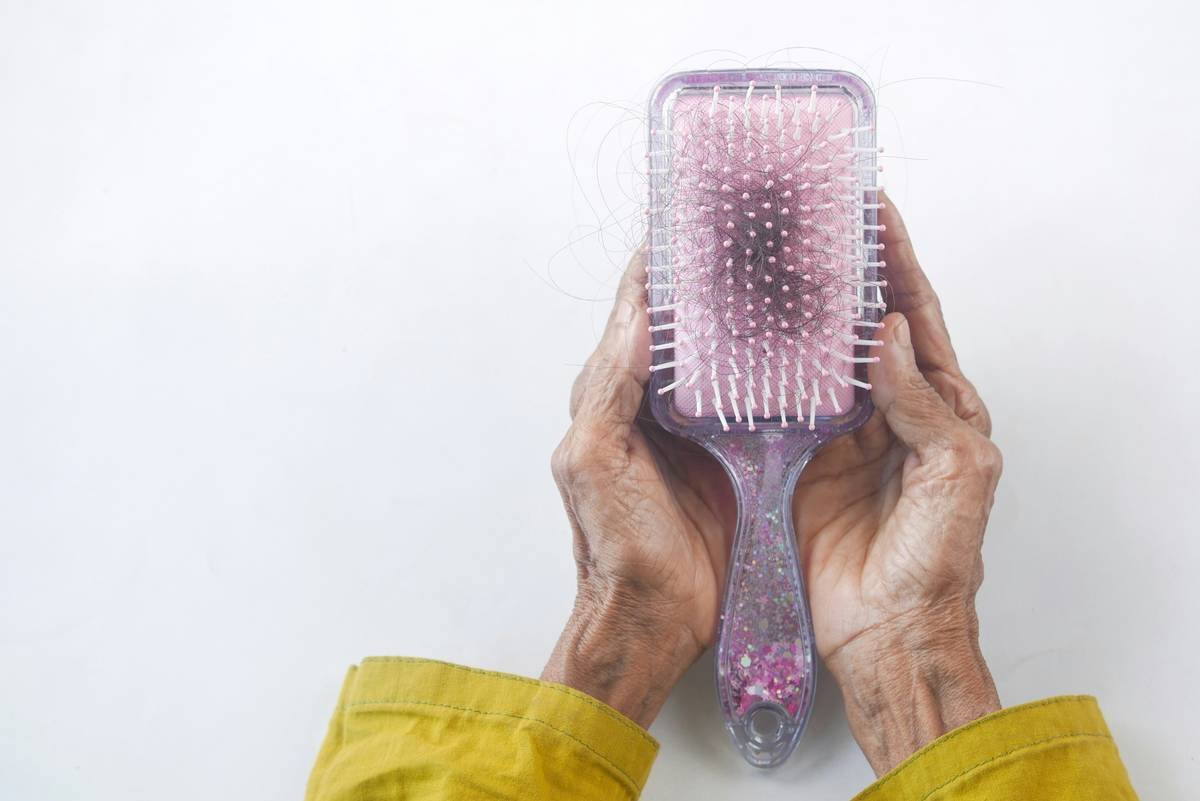 The Ultimate Guide to Choosing a Detangler Comb for Sensitive Skin (Without the Redness or Regret)